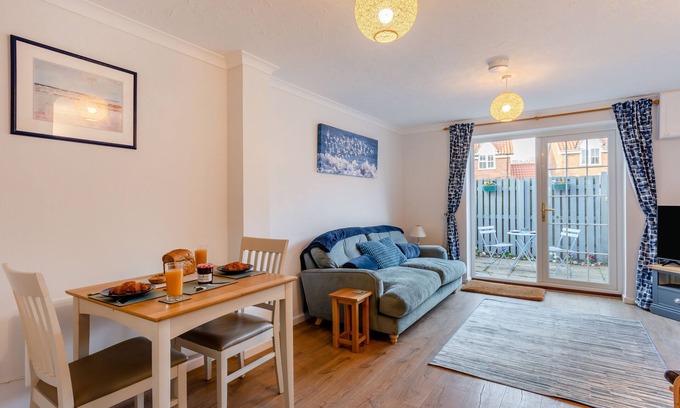 Snettisham House | Dunlin Cottage - Two Bedroom House, Sleeps 4