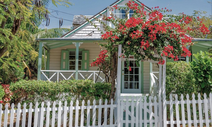 Spanish Wells Cottage | Dunmore House Entire House Historic Sweet and Cozy Bahamian Style Cottage!