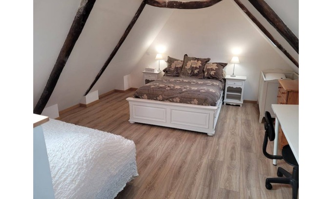 Lampaul-Guimiliau Apartment | Duplex au Pied de L'enclos de Lampaul-guimiliau