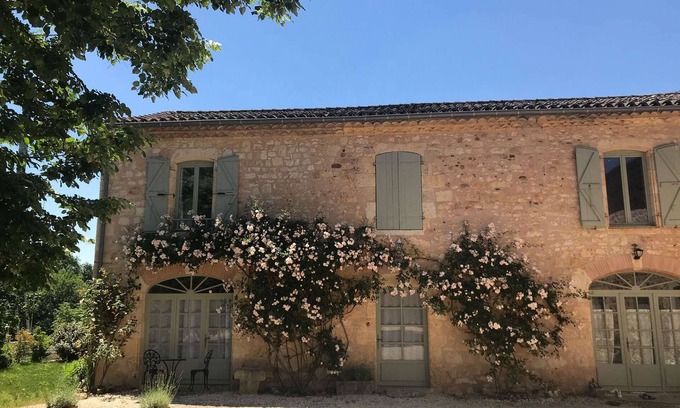 Castelnau-de-Montmiral Apartment | Duplex flat in the 17th century castle estate