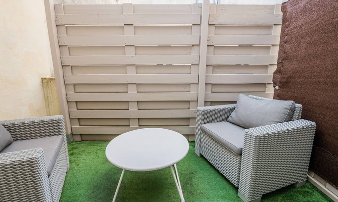 Capucins - Victoire Apartment | Duplex, Terrasse, Air Con, Car park