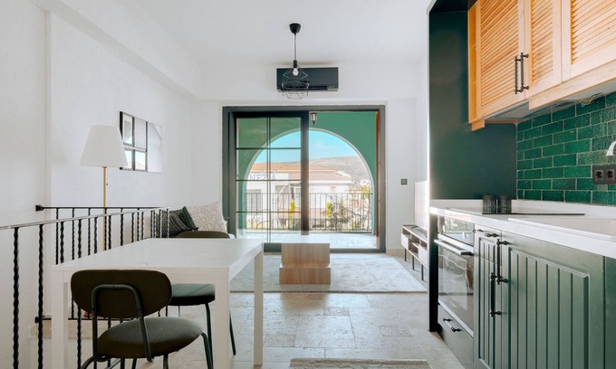 Alacati Apartment | Duplex Villa w Balcony 5 min to Beach in Alacati
