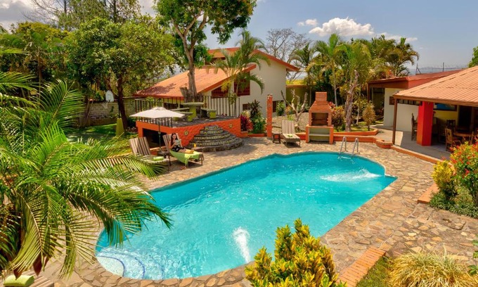 Lagos de El Coyol Bed & Breakfast | Dushi Vida Country Inn