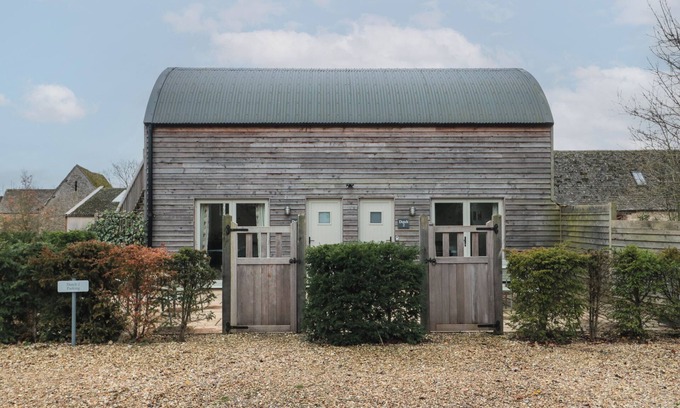 Lechlade Cottage | DUTCH 1, pet friendly, with a garden in Lechlade-On-Thames