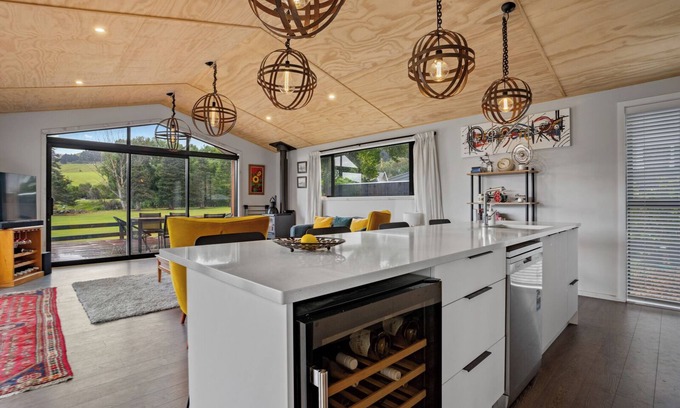 Duvauchelle House | Duvauchelle Daydreamer - Duvauchelle Holiday Home