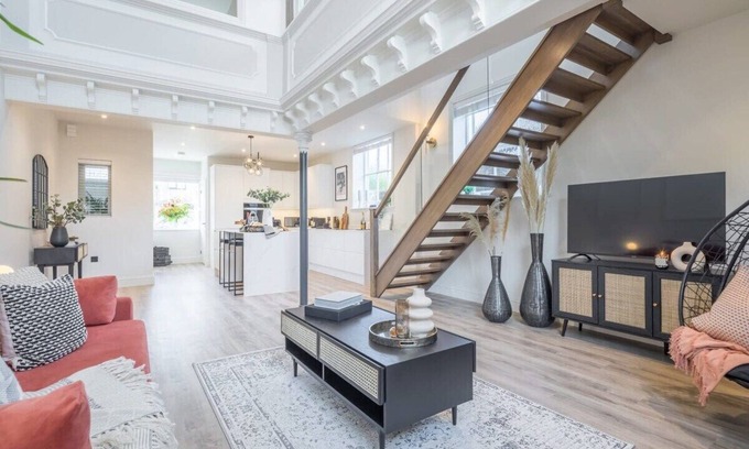 Duxford Apartment | Duxford - Stunning 18th Century Church Conversion