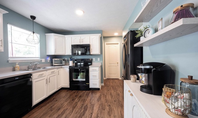 Westfield House | Dwntwn Westfield! Sleeps 11, family friendly, walk dwntwn, close to Grand Park!