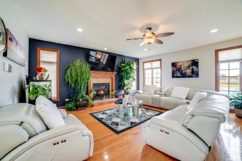 Dyer Apartment | Dyer Family Escape - 20 Mi to Lake Michigan!