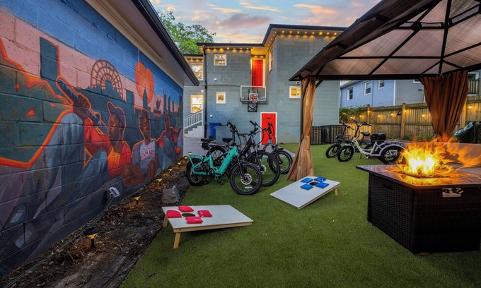 Pittsburgh House | E-bikes/Projector/Arcade Room/Pickleball/Fire Pit