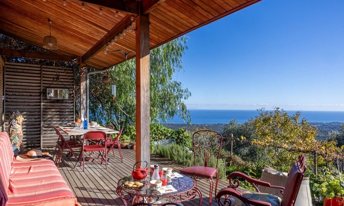 Valle-de-Campoloro House | E Tre Petre wooden house with magnificent sea views and a large garden planted with trees