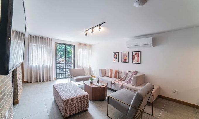Granada Apartment | E203 - Cool 2-bed with Fast WiFi, hot water, A/C