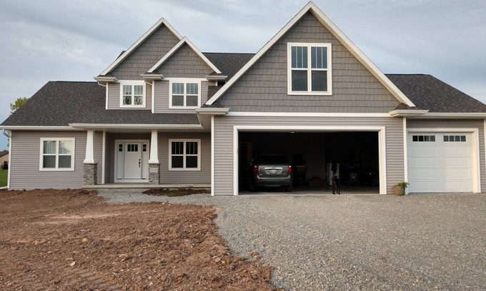Neenah House | EAA home rental near Brennand Airport