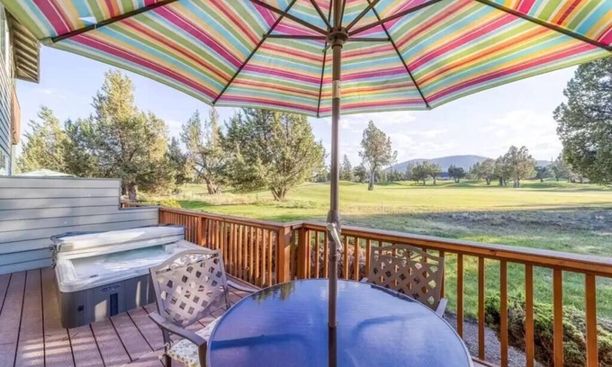 Redmond House | Eagle Crest: Resort Amenities-Spa-9th Hole-Views!