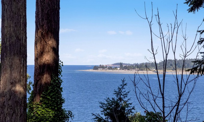 Regional District of Nanaimo House | Eagle Haven Parksville: your oceanfront retreat