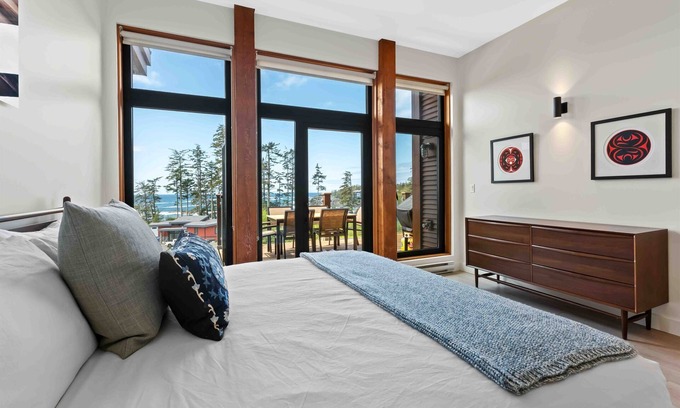 Ucluelet Condo | Eagle Ridge I Views I Big beach, new furniture!