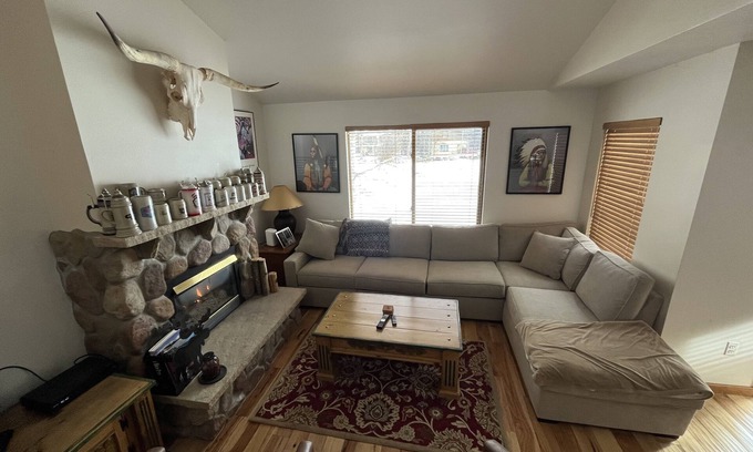 Eagle-Vail House | Eagle-Vail Ski House with Fireplace