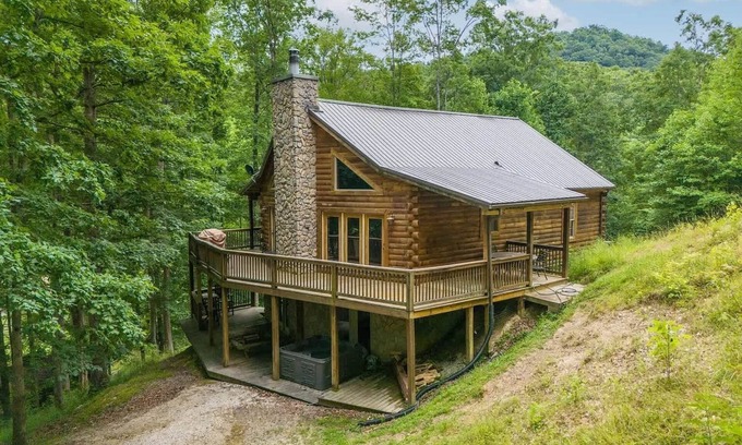 Stanton Cabin | Eagle View RRG -Hot Tub- Newly updated