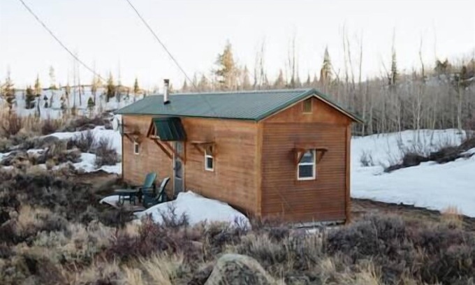 Walden House | Eagle’s Nest Cabin on the Ridge @ 22 West