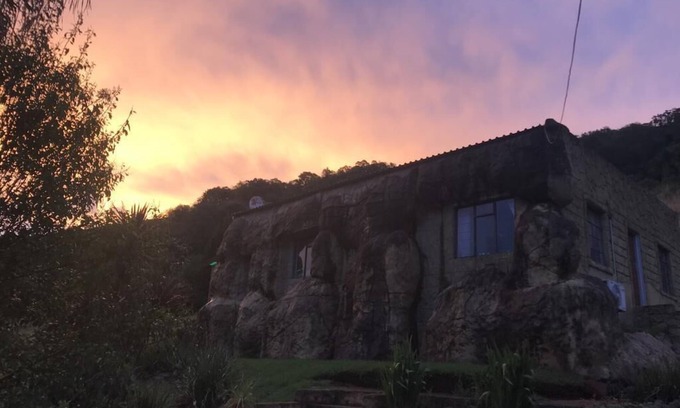 Howick House | Eagles Nest cottage at Rocklog Farm