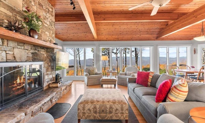 Pisgah Forest House | Eagleview 42 Acre Mountain Top w/free Biltmore Pass