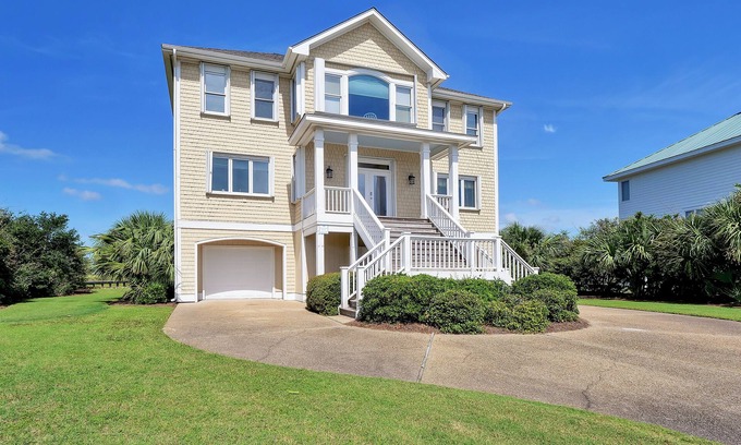 Shell Island House | Early Busby - Contemporary Single Family Home on the Sound with Jacuzzi tub