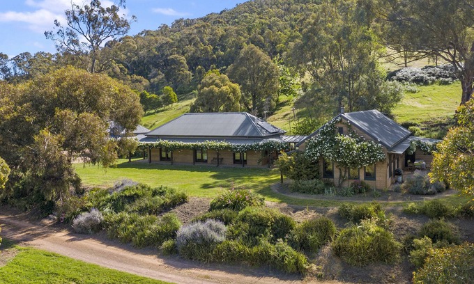 Bonnie Doon House | Earthen home in Bonnie Doon, Australian