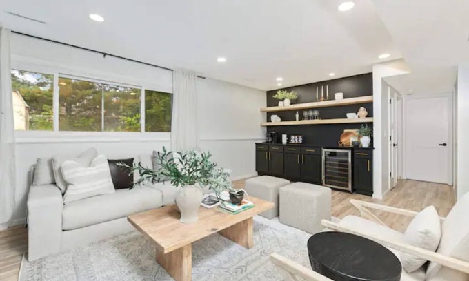 Cottage Grove Cottage | Earthy | Deluxe Cottage