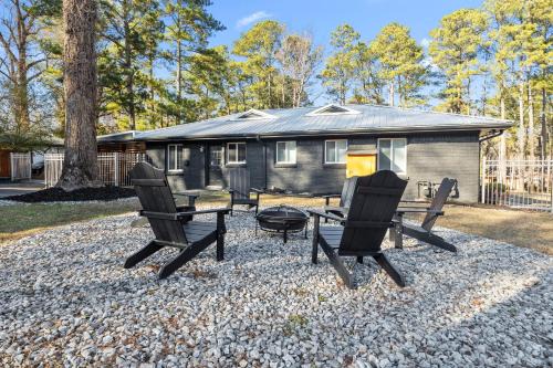 Candler-McAfee Villa | East Atlanta Retreat with 2 Homes Sleeps 16 and Pet Friendly
