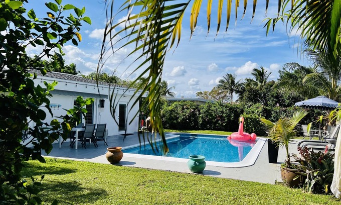 East Boca Raton House | EAST BOCA RATON 1MILE TO BEACH great central location!PRIVATE HEATED SALT POOL