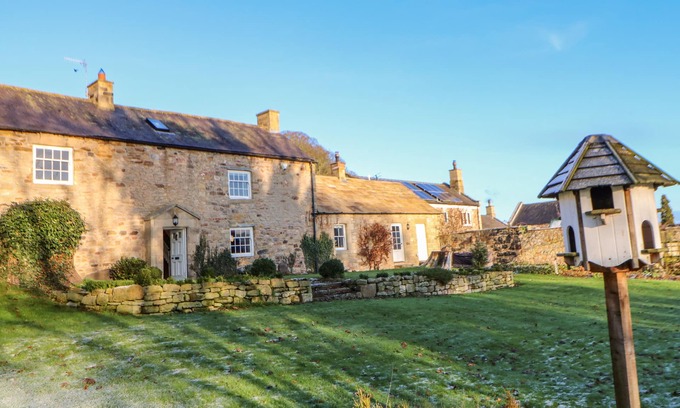 Humshaugh Cottage | EAST FARM HOUSE, pet friendly, character holiday cottage in Humshaugh