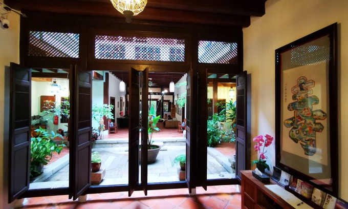 Historic George Town House | East Indies Mansion