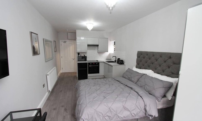 Hoe Street Apartment | East London 1-Bed Studio, Sleeps 2, 4 mins to Tube