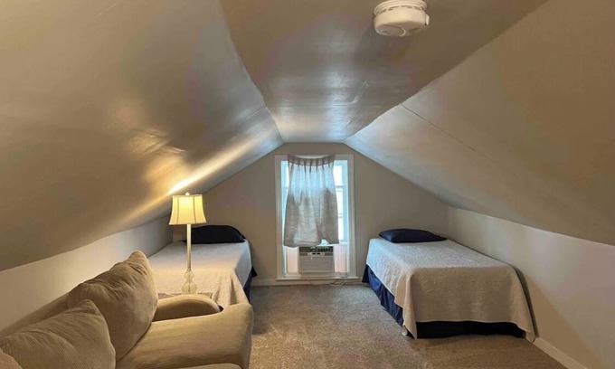 Greenwood Cottage | East Nashville Cottage - Pet Friendly