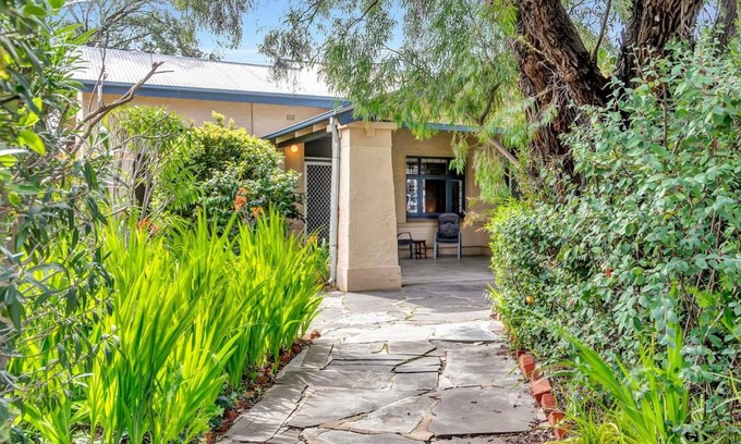 Toorak Gardens House | East Parklands Cottage - A Dreamy Garden Hideaway