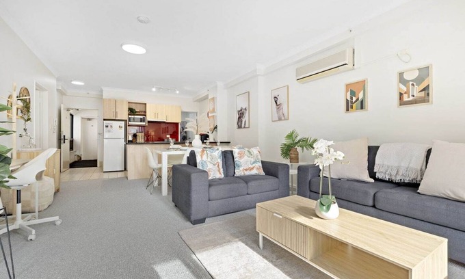 East Perth Apartment | East Perth Family Zen CATBus, CBD,ElizabethQuay