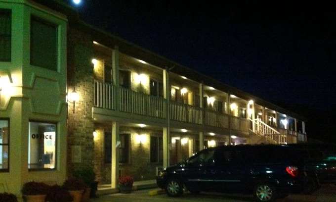 Tipton Hotel | East Street Inn & Suites Tipton