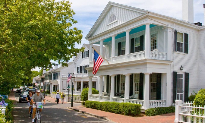 Edgartown House | East Wing of Captain Morse House Luxury Waterfront, Town & Beach, Pets - 5 stars