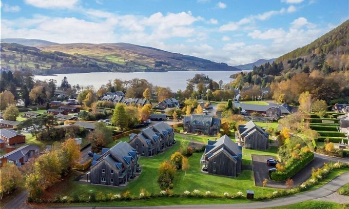 Kenmore Cottage | Easter Bruadair - sleeps 10 guests in 5 bedrooms