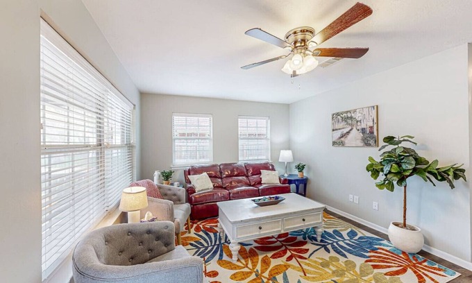 College Hills Estates House | Eastgate Gem, Walk to A&M!