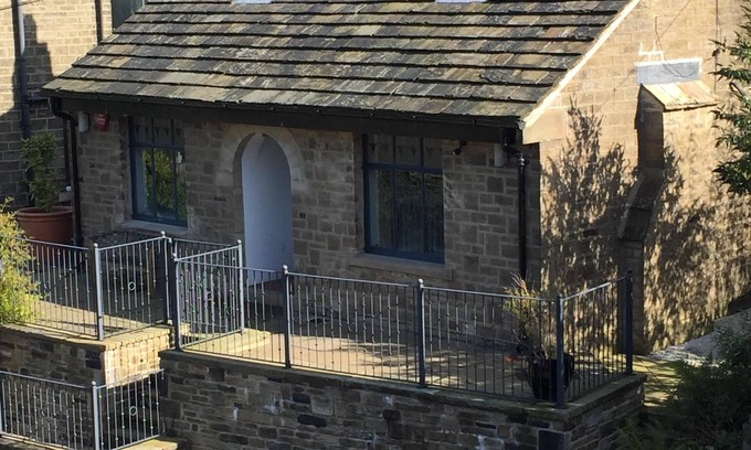 Holmfirth Cottage | Eastholme Cottage, Holmfirth. Short walk to village centre in lovely setting