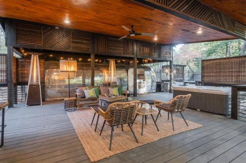 Cashes Valley House | Easy Tiger - Modern Elegance, Hot Tub, Outdoor Fire Table, Serene Forest Views - Blue Ridge, GA