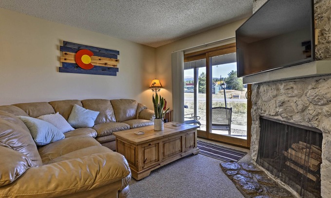 Fraser Condo | Eat, Sleep, Ski! Rustic Mtn Condo: WiFi,TV, HotTub