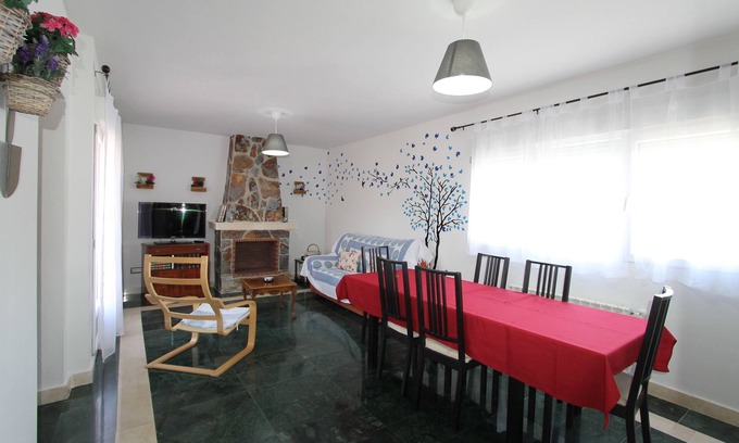 Ciempozuelos Ski Chalet | Ebony Chalet. TuCasaTemporal