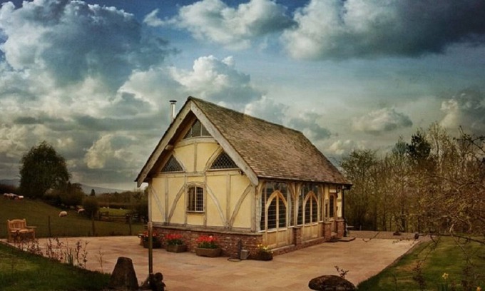Tenbury Wells Cottage | Ebony Cottage is an Escape from the Outside World.