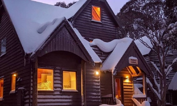 Dinner Plain House | Echo Base - perfect lodge for 10 in Dinner Plain