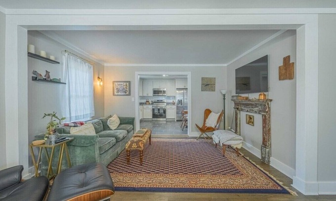 Athens House | Eclectic Inn Downtown - 2 miles to Sanford Stadium
