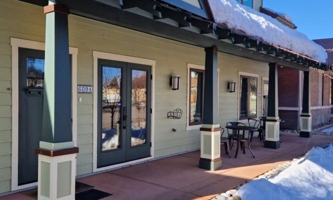 Salida House | Eclectic Salida- 2 Beds, 4 guest + 2 kids