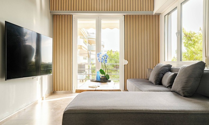 Vouliagmeni Apartment | Eclipse Vouliagmeni Center