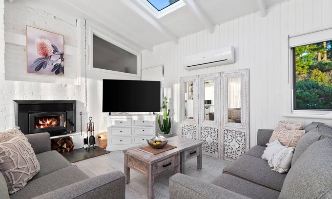 Mount Martha Cottage | Eco Coastal Cottage. Dog friendly. Short & Long term rental available.