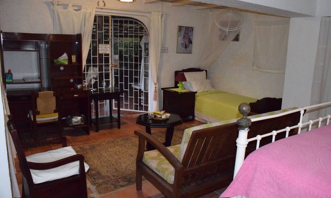 Pine Gardens Apartment | ECO FRIENDLY GARDEN VIEW MUSSAENDA APARTMENT
